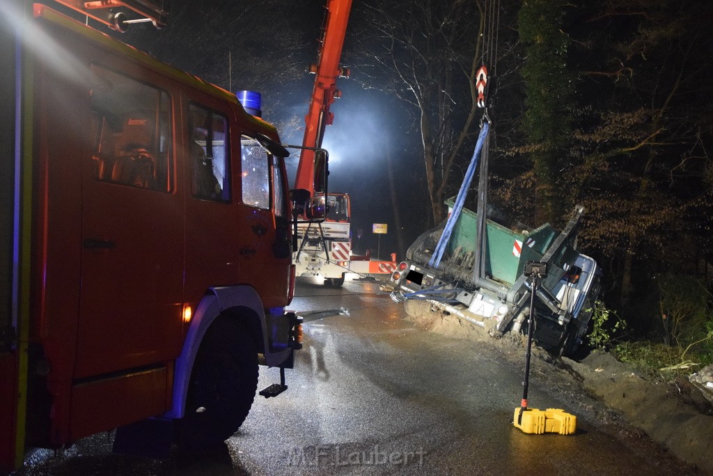 Container LKW umgestuerzt Koeln Brueck Bruecker- Dellbruecker Mauspfad P455.JPG - Miklos Laubert